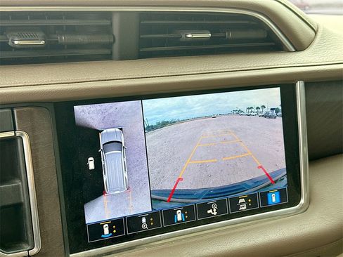 Used 2021 GMC Yukon Denali w/ Denali Premium Package image 17