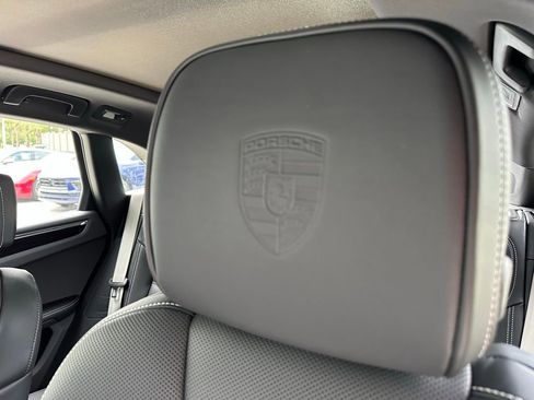 Used 2025 Porsche Macan image 17
