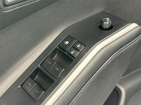 Used 2024 Toyota Highlander LE image 26