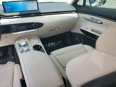 Used 2025 Genesis GV70 2.5T AWD/4WD image 21