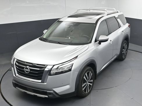 Certified 2023 Nissan Pathfinder Platinum w/ Cargo Package AWD/4WD image 34
