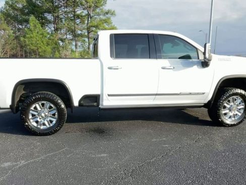 Used 2024 Chevrolet Silverado 2500 High Country w/ Technology Package image 9