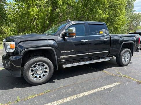 Used 2016 GMC Sierra 2500 Denali w/ Duramax Plus Package AWD/4WD image 7