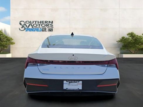 Used 2025 Hyundai Elantra SEL FWD image 4
