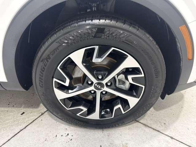 Certified 2025 Kia Sportage EX w/ Premium Package AWD/4WD image 33