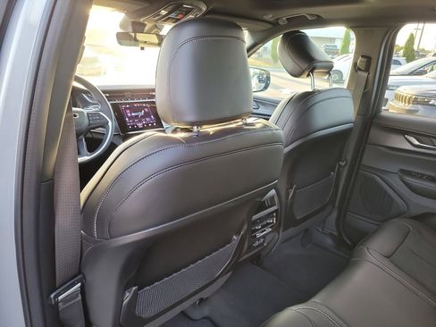 New 2025 Jeep Grand Cherokee 4WD image 11