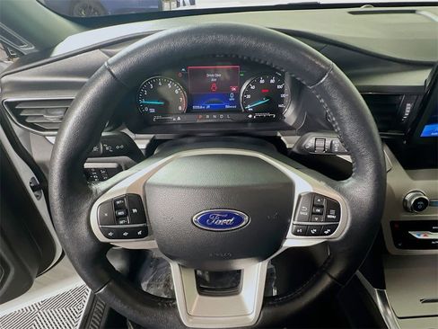 Used 2024 Ford Explorer XLT w/ Equipment Group 202A image 11