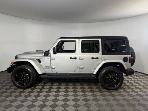 Used 2023 Jeep Wrangler Unlimited Sahara AWD/4WD image 9
