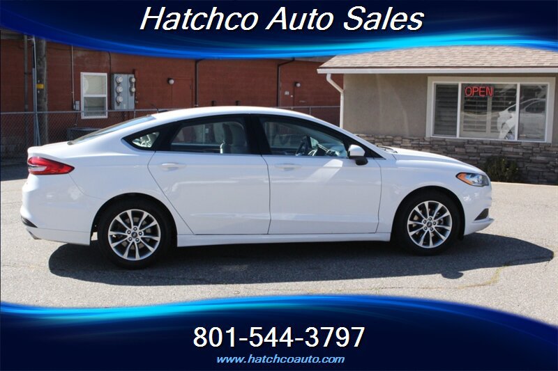 Used 2017 Ford Fusion SE FWD image 6