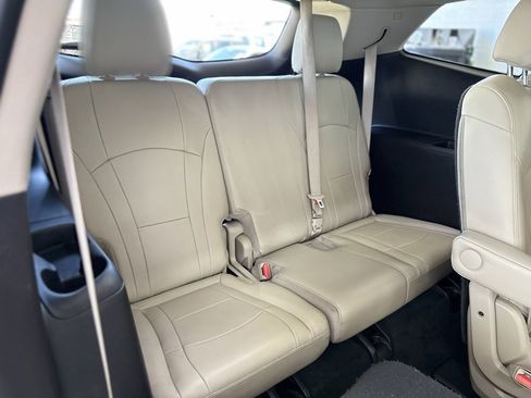 Used 2021 Buick Enclave Essence image 22