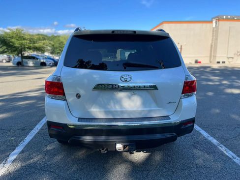 Used 2012 Toyota Highlander Limited w/ Tow Pkg AWD/4WD image 8