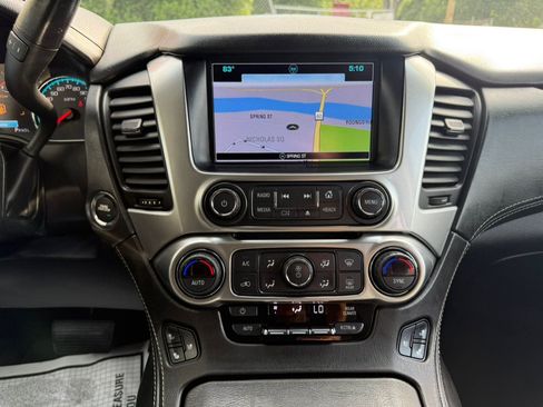 Used 2017 Chevrolet Suburban Premier AWD/4WD image 38