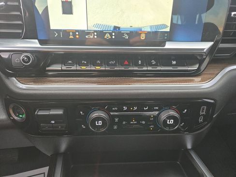 Used 2025 Chevrolet Silverado 1500 LT Trail Boss w/ LT Trail Boss Premium Package AWD/4WD image 25