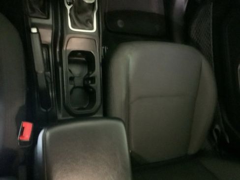 Used 2020 Jeep Wrangler Sport image 13