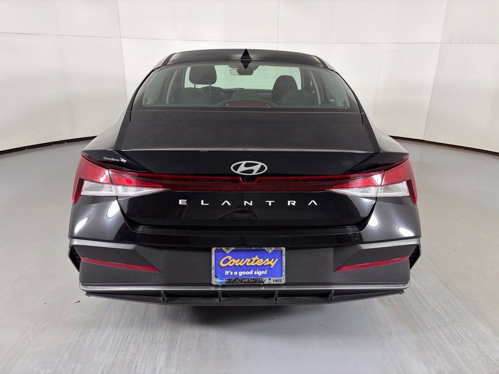 Used 2024 Hyundai Elantra SEL FWD image 7
