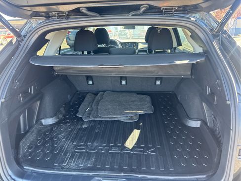 Used 2023 Subaru Outback Premium AWD/4WD image 9