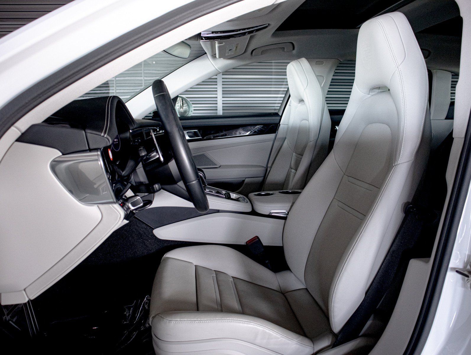 Certified 2023 Porsche Panamera 4 w/ Premium Package AWD/4WD image 5