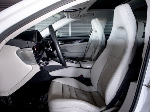 Certified 2023 Porsche Panamera 4 w/ Premium Package AWD/4WD image 5