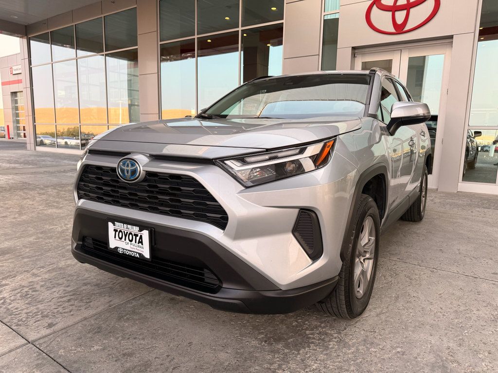 Used 2024 Toyota RAV4 XLE AWD/4WD image 4