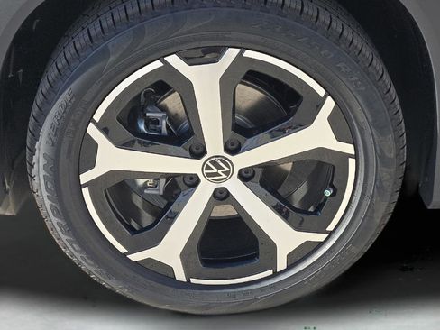 New 2026 Volkswagen Tiguan SE image 8