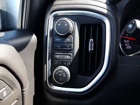 Used 2019 Chevrolet Silverado 1500 LTZ w/ LTZ Plus Package AWD/4WD image 15
