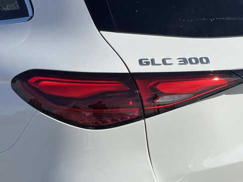 Used 2025 Mercedes-Benz GLC 300 image 9