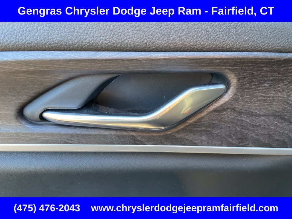 Used 2025 Jeep Grand Cherokee Limited AWD/4WD image 36