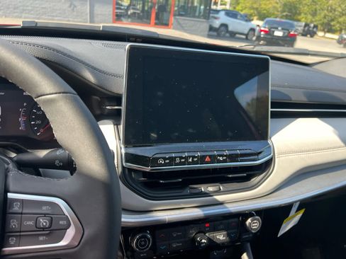 New 2025 Jeep Compass Limited w/ Sun & Sound Group image 11