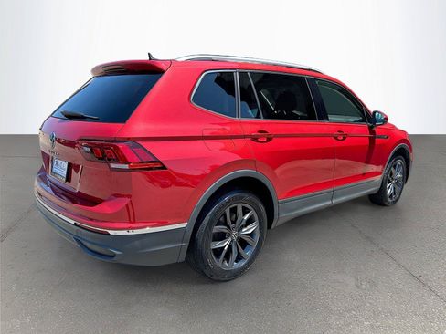 Used 2023 Volkswagen Tiguan SE w/ Panoramic Sunroof Package FWD image 4