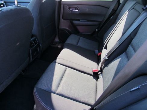 Used 2024 Nissan Rogue SV FWD image 13
