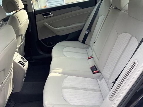 Used 2017 Hyundai Sonata Plug-In Hybrid image 10