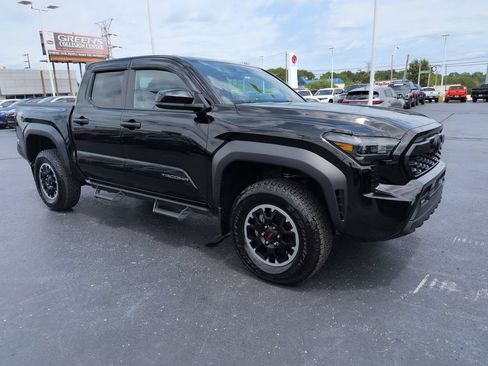 Used 2024 Toyota Tacoma TRD Off-Road AWD/4WD image 7