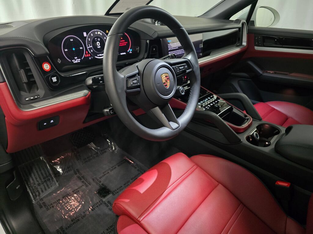 Certified 2026 Porsche Cayenne Coupe AWD/4WD image 4