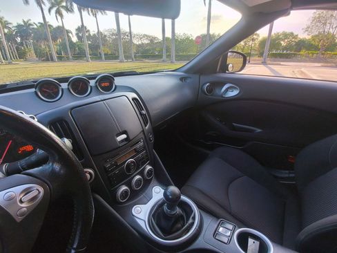 Used 2010 Nissan 370Z Roadster RWD image 21