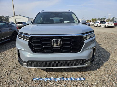 Certified 2023 Honda Pilot Touring image 3