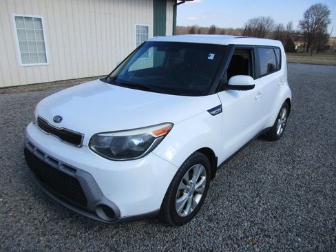 Used 2015 Kia Soul + image 1