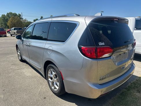 Used 2019 Chrysler Pacifica Limited FWD image 4