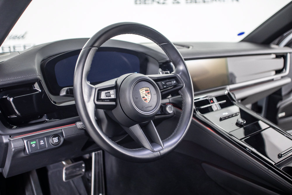 Used 2024 Porsche Panamera image 21