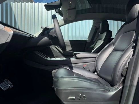 Used 2022 Tesla Model Y Performance AWD/4WD image 16