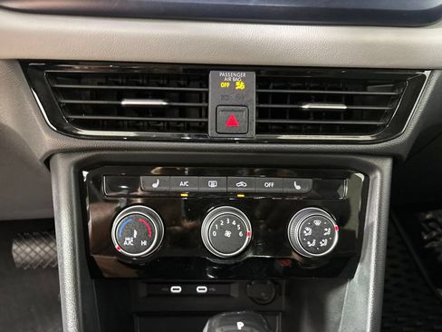 Used 2023 Volkswagen Taos SE FWD image 19