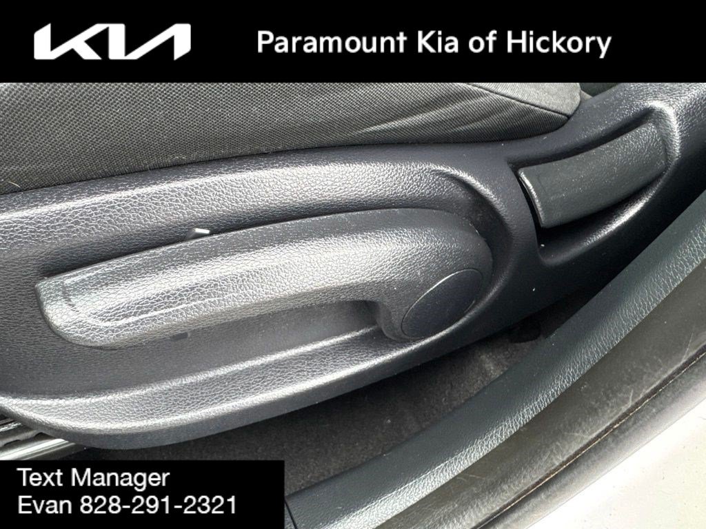 Used 2023 Kia Soul LX w/ Option Group 015 FWD image 17