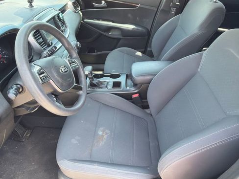 Used 2019 Kia Sorento FWD V6 image 9
