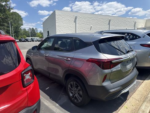 Used 2023 Kia Seltos LX AWD/4WD image 10