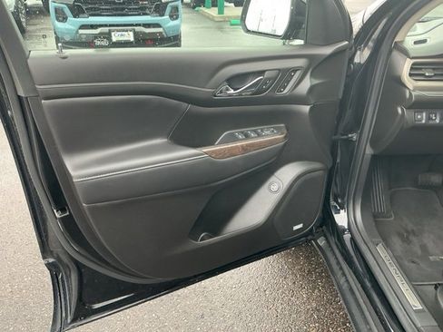 Used 2023 GMC Acadia Denali w/ Denali Technology Package image 12