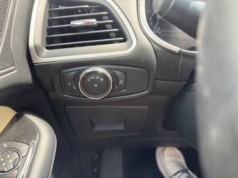 Used 2016 Ford Edge SEL w/ Equipment Group 201A AWD/4WD image 28