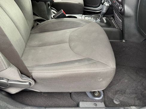 Certified 2018 Jeep Wrangler Unlimited Sahara image 29