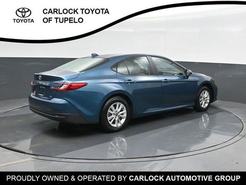 Used 2025 Toyota Camry LE image 3