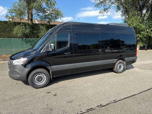 Used 2025 Mercedes-Benz Sprinter 2500 image 3