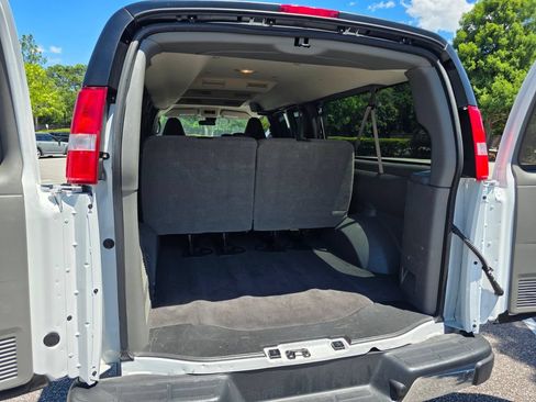 Certified 2025 Chevrolet Express 3500 LT w/ LT Preferred Equipment Group RWD image 24