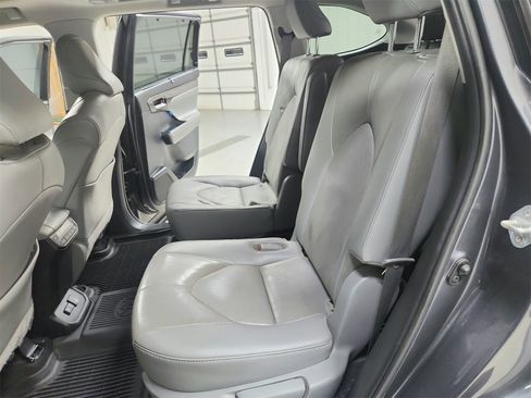 Used 2020 Toyota Highlander Platinum image 34
